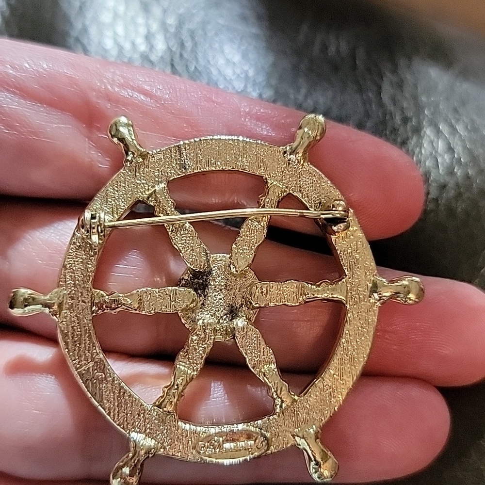 Danecraft Ships Wheel Helm Nautical Enamel Vintage Brooch Pin - Picture 7 of 9